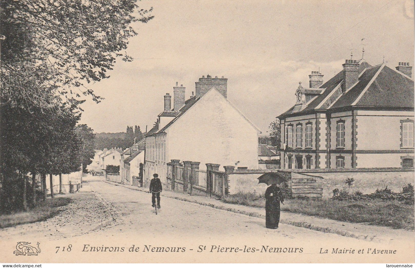 77 - SAINT PIERRE LES NEMOURS - La Mairie Et L' Avenue - Saint Pierre Les Nemours