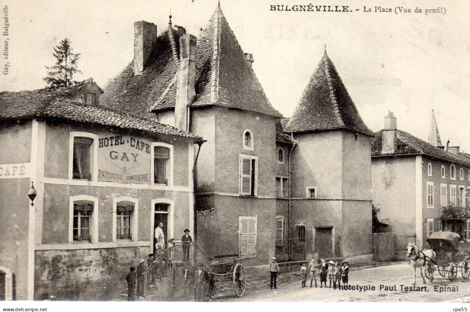 BULGNEVILLE  -  La Place ( Vue De Profil )  -  Animation  -  Hôtel Et Café GAY - Bulgneville