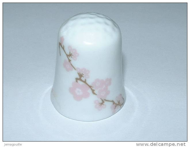 Dé à Coudre En Porcelaine -  FLEURS ROSES - B18 - Fingerhüte