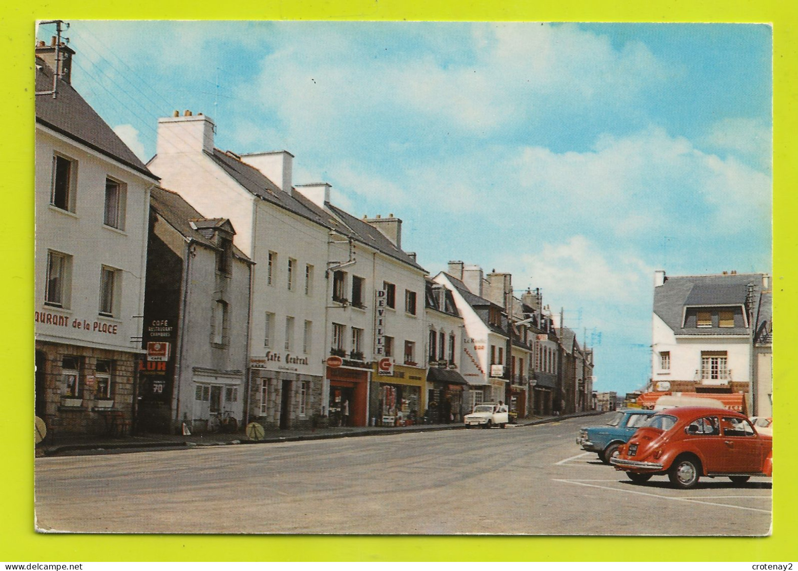 56 PLUVIGNER N°4 Place Du Marché Restaurant De La Place Café Central PUB Deville VOIR ZOOM VW Käfer Renault R6 VOIR DOS - Pluvigner