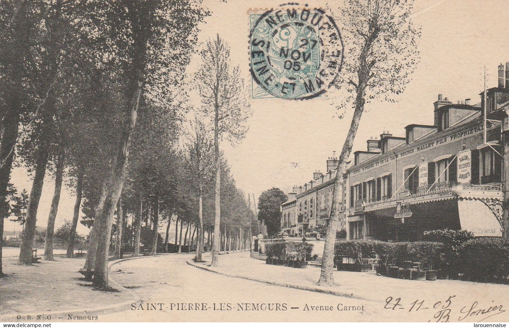 77 - SAINT PIERRE LES NEMOURS - Avenue Carnot - Saint Pierre Les Nemours