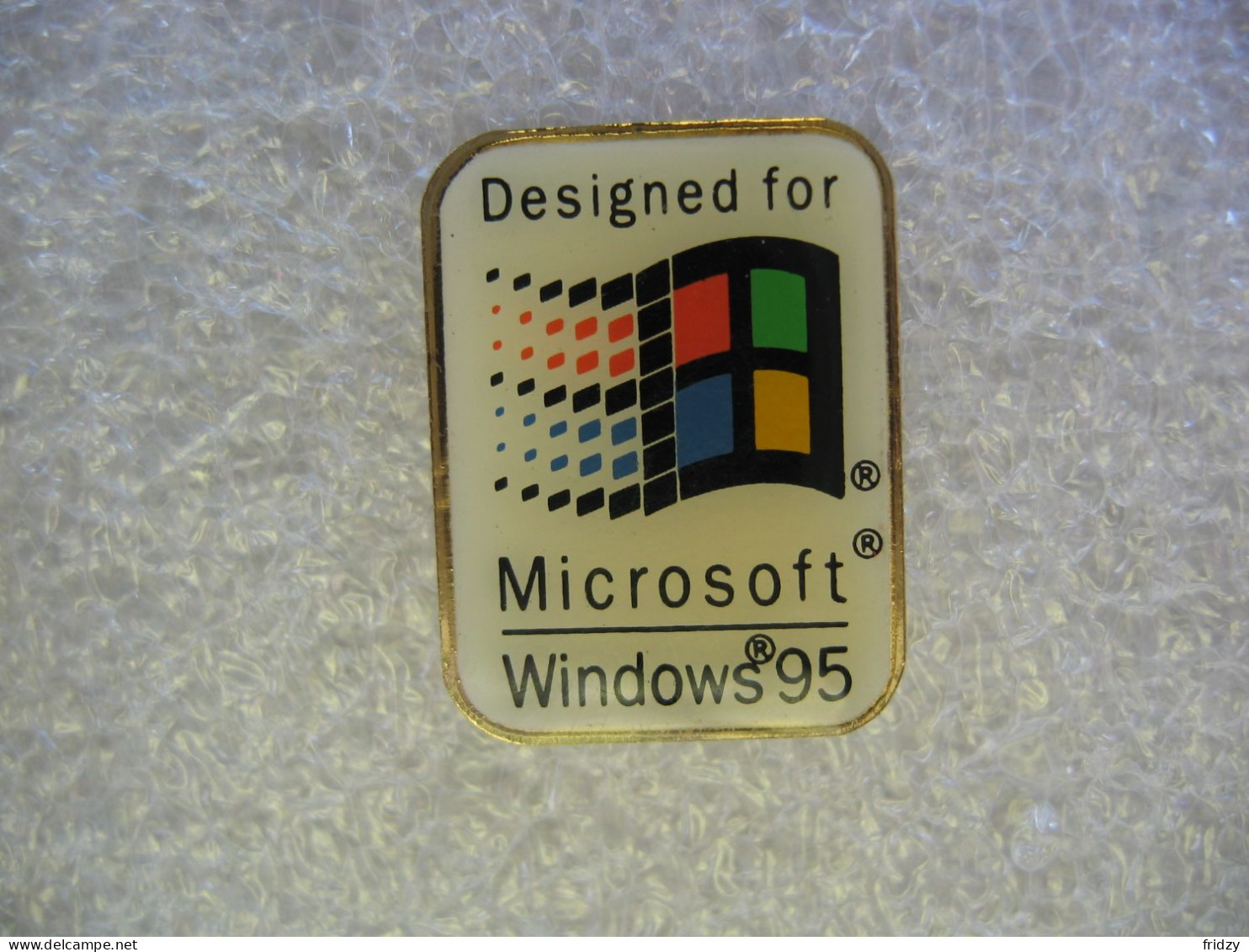 Pin's Du Logiciel Informatique Windows 95 - Informatique