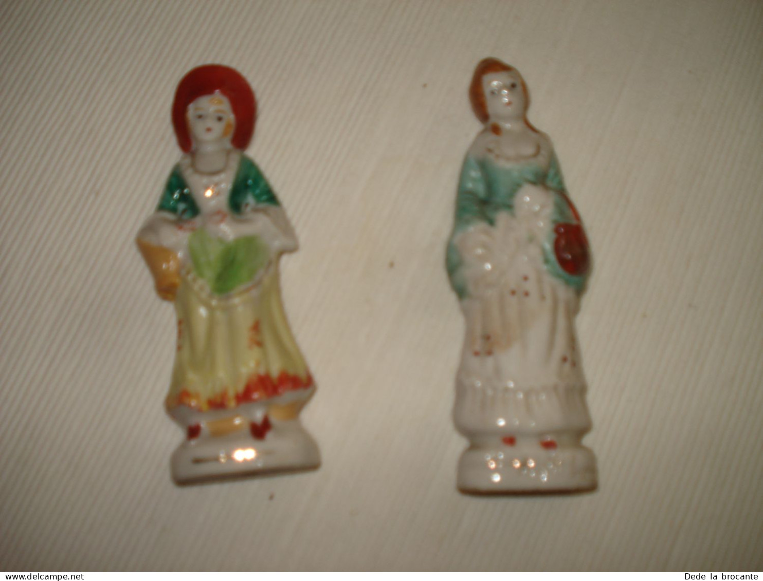 O15 / Lot De 2 Figurines Féminines En Porcelaine -  XIX ème - Autres & Non Classés