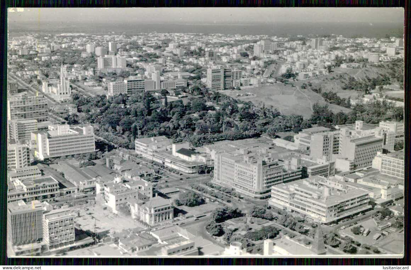 LOURENÇO MARQUES - Vista Parcial Da Cidade ( Cliché De Carlos Alberto Nº 8) Carte Postale - Mozambique