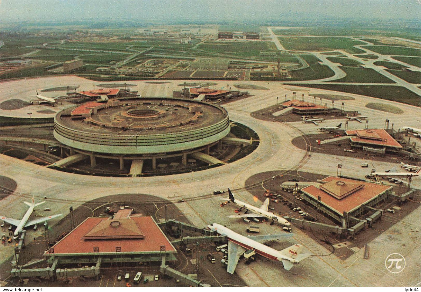 ROISSY EN FRANCE ,  L'Aéroport Charles De Gaulle Et Les Satellites , UTA , TWA - Roissy En France