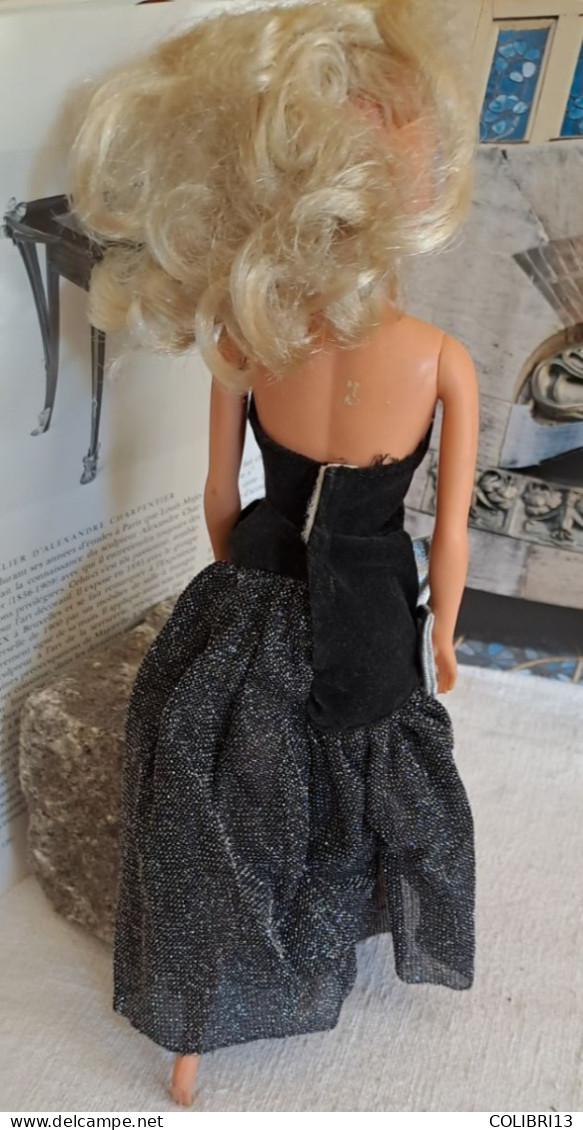 POUPEE Robe Noire à Noeud Argenté Style BARBIE LUCKY Ind.1987 - Barbie