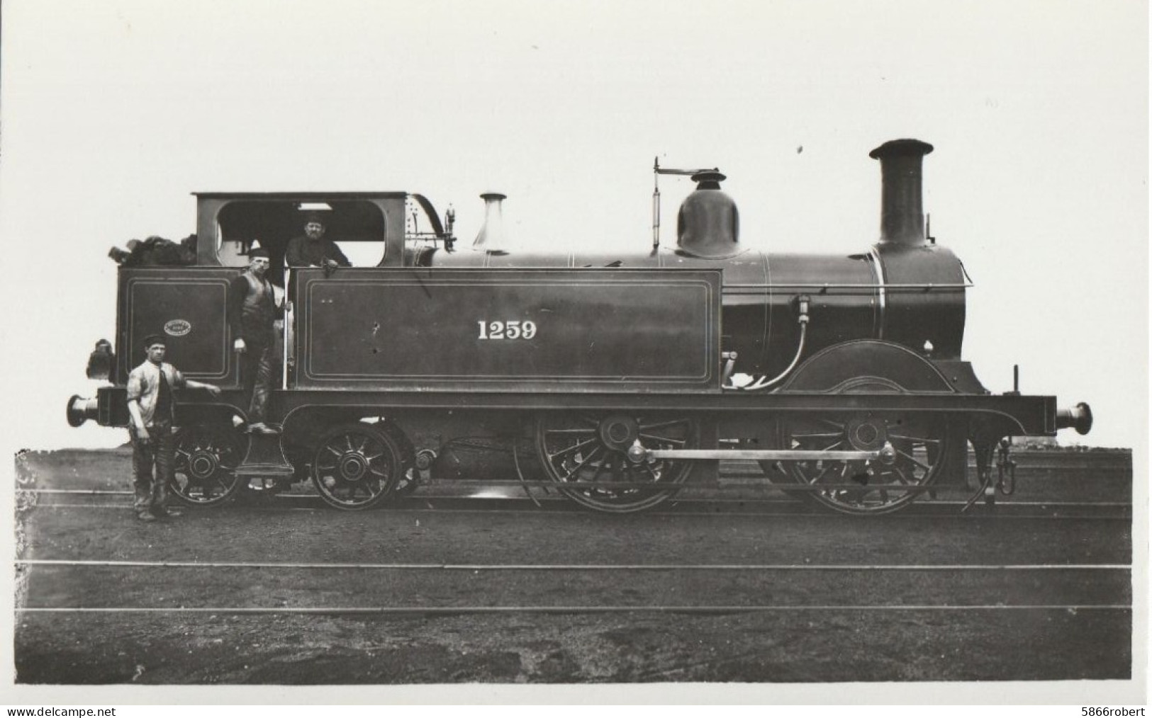 CARTE POSTALE PHOTO ORIGINALE ANCIENNE : LOCOMOTIVE ANGLAISE A VAPEUR 1259 PERSONNEL A BORD ANIMEE - Materiale