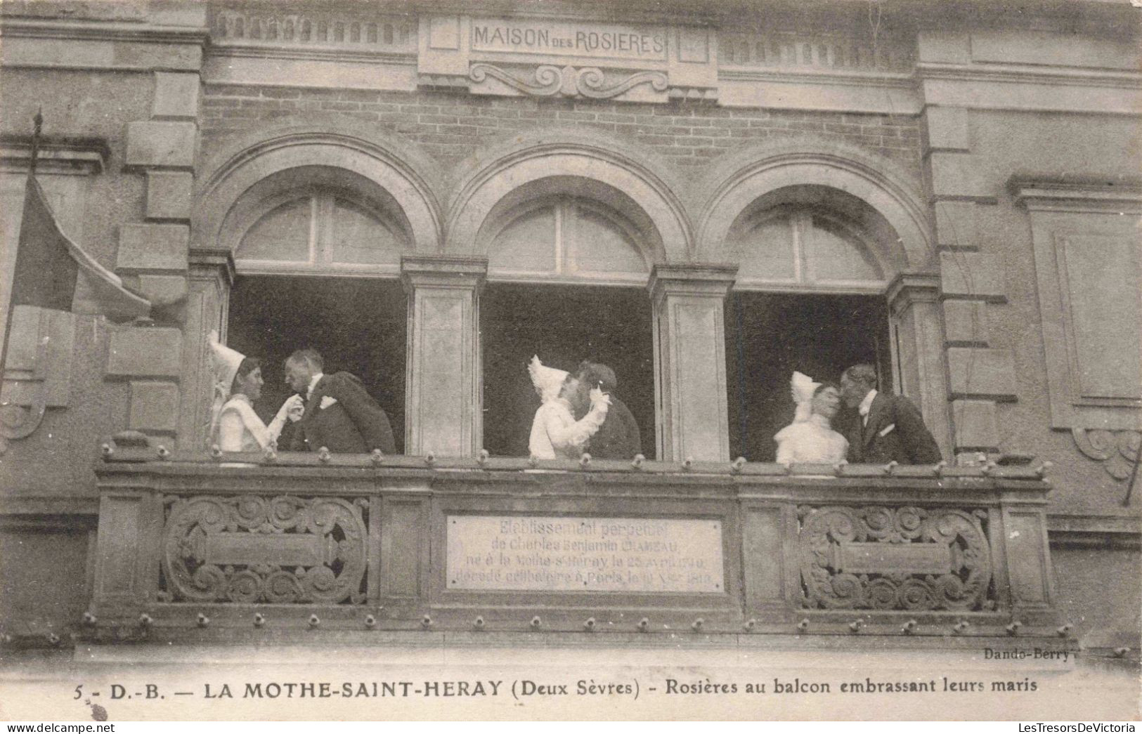 FRANCE - DB - La Mothe Saint Heray - Rosières Au Balcon Embrassant Leurs Maris - Carte Postale Ancienne - La Mothe Saint Heray