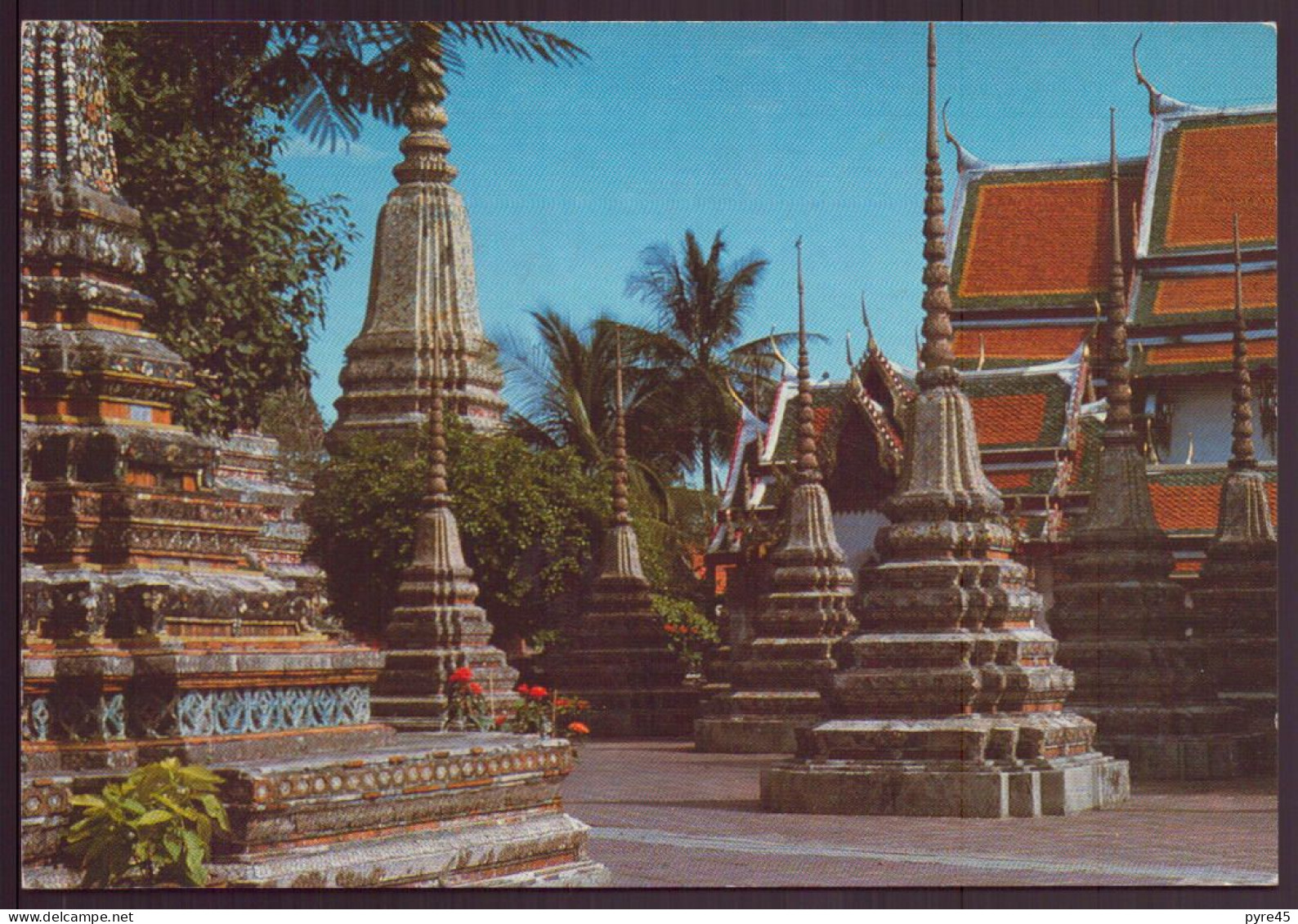 THAILANDE THE MOSAIC ENCRUSTED STUPAS IN THE COURTYARD OF WAT PHO - Thaïlande