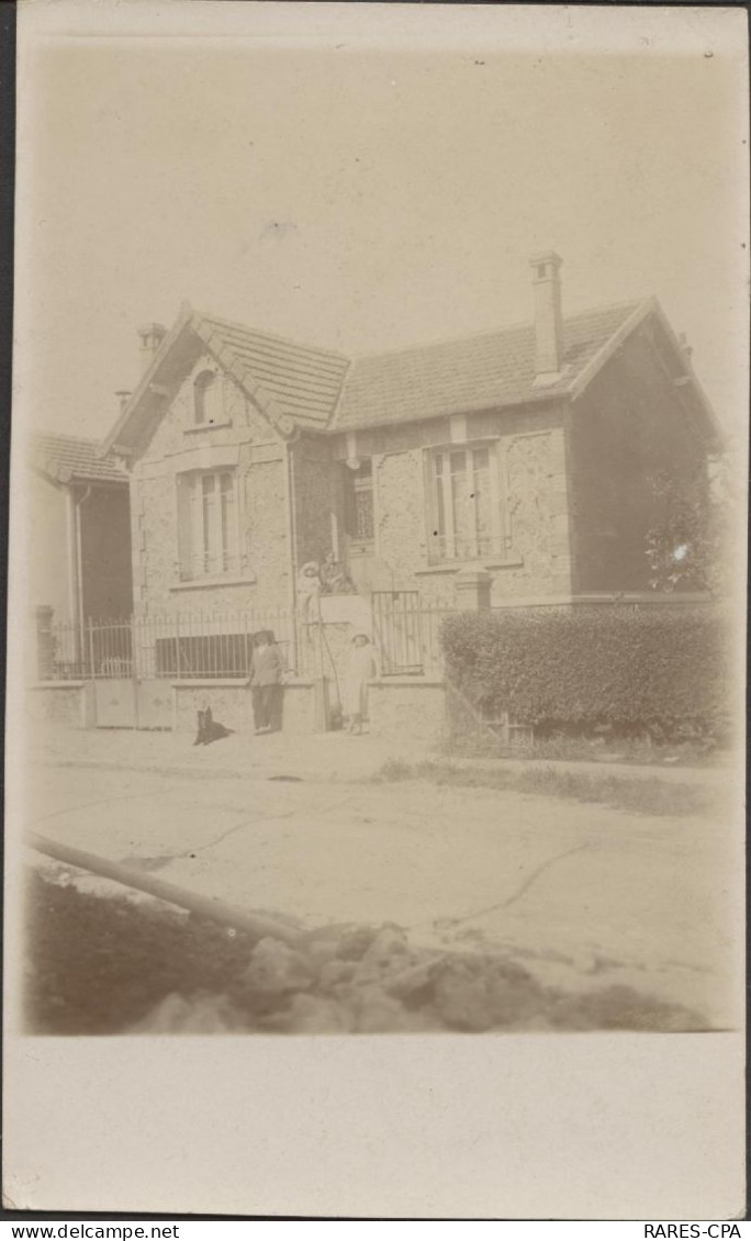 93 BONDY - MAISON DE M. ET MME GRENTE Albert - RUE A IDENTIFIER - CPA PHOTO - Bondy