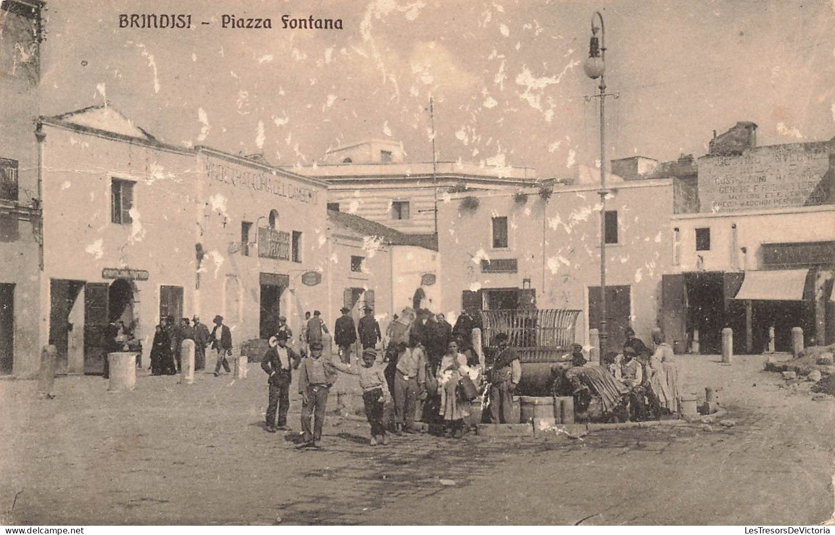 ITALIE - Brindisi -  Piazza Fontana - Animé - Carte Postale  Ancienne - Brindisi