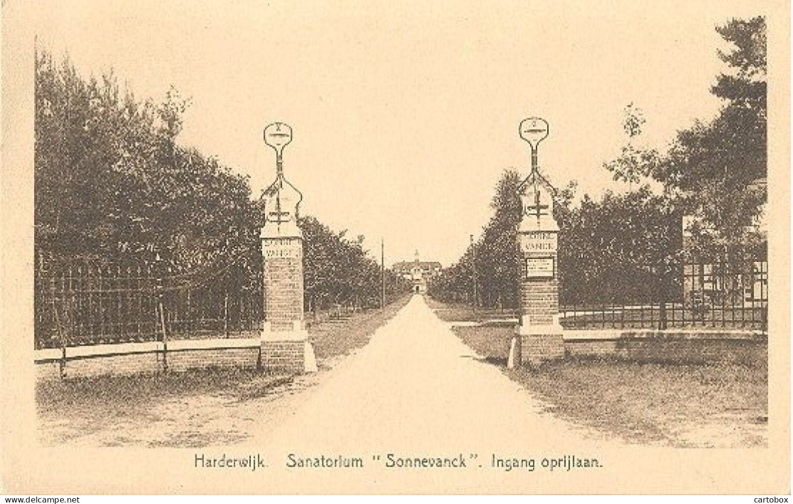 Harderwijk, Sanatorium "Sonnevanck" Ingang Oprijlaan - Harderwijk