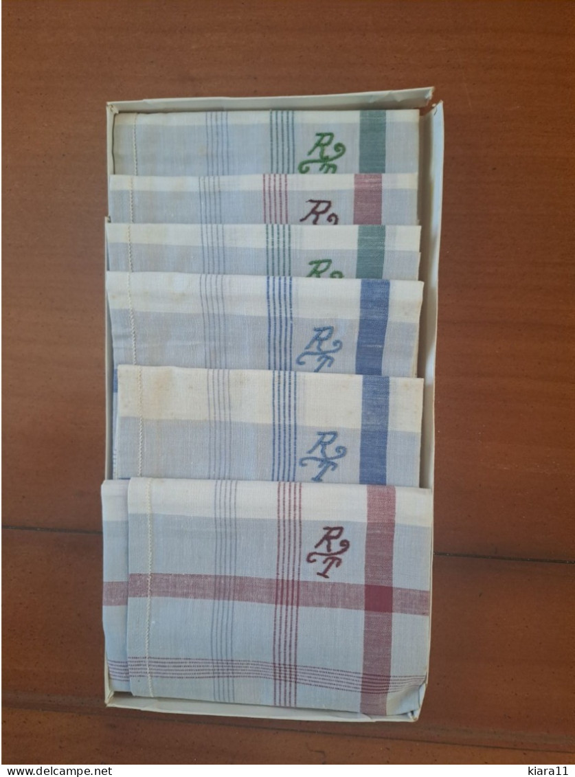 LOT De 6 MOUCHOIRS BRODES MAIN - " R T " - Handkerchiefs