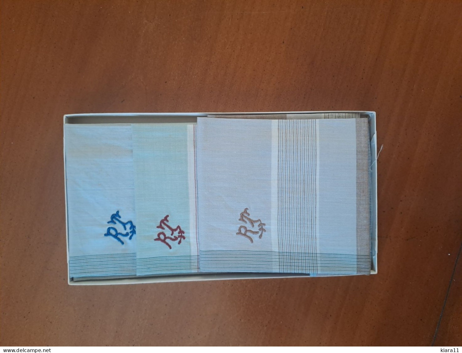 LOT De 6 MOUCHOIRS BRODES MAIN - " R T " - Handkerchiefs