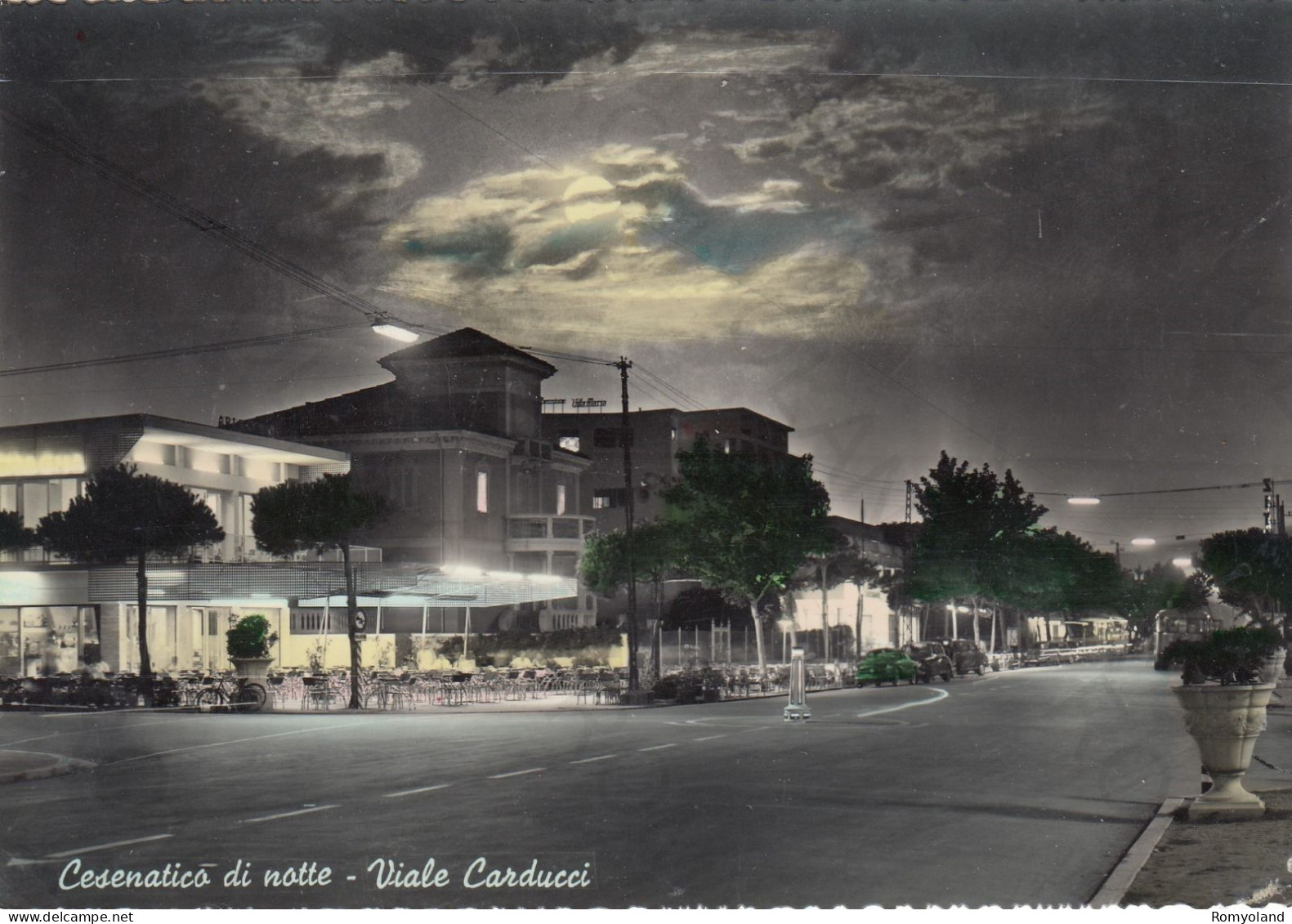 CARTOLINA  CESENATICO DI NOTTE,CESENA,EMILIA ROMAGNA-VIALE CARDUCCI-SPIAGGIA,MARE,VACANZA,BOLLO STACCATO,VIAGGIATA - Cesena