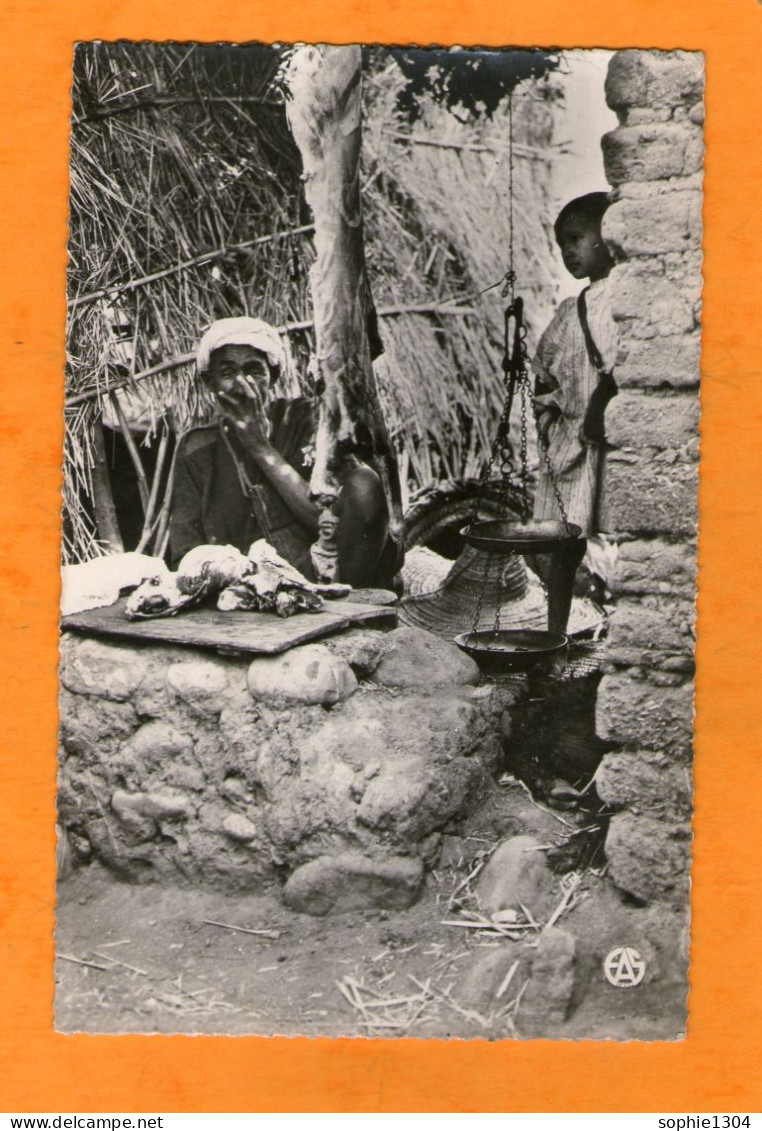 Scènes Et Types D'Afrique Du Nord - LES SOUKS - L'Etal Du Boucher - 1957 - - Afrique