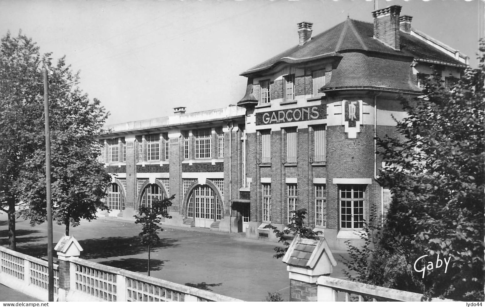 LIMAY ,  Le Groupe Scolaire De Garçons - Limay