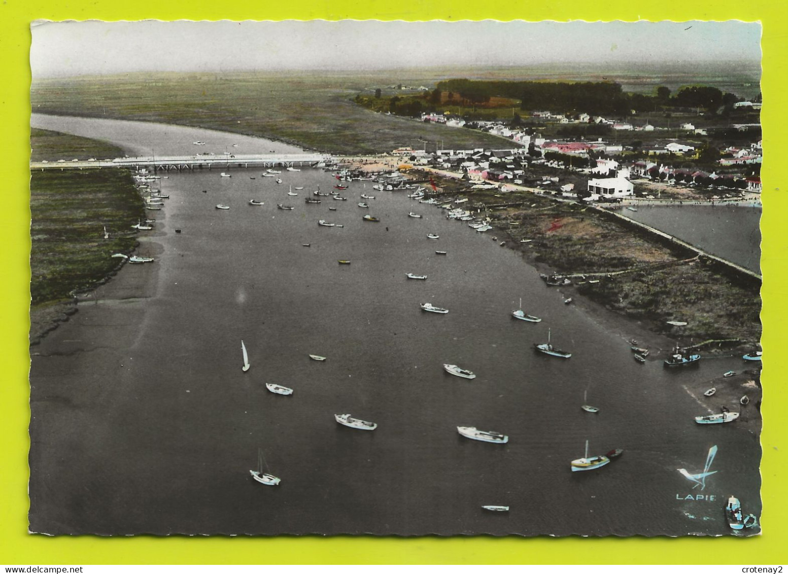 85 En Avion Au Dessus De L'AIGUILLON SUR MER Vers Saint Michel En L'Herm N°22 Le Port  Bateaux VOIR DOS - Saint Michel En L'Herm