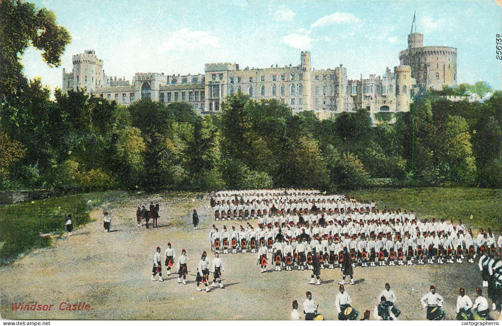 UK England Windsor Castle Parade And Soldier Formation - Windsor Castle