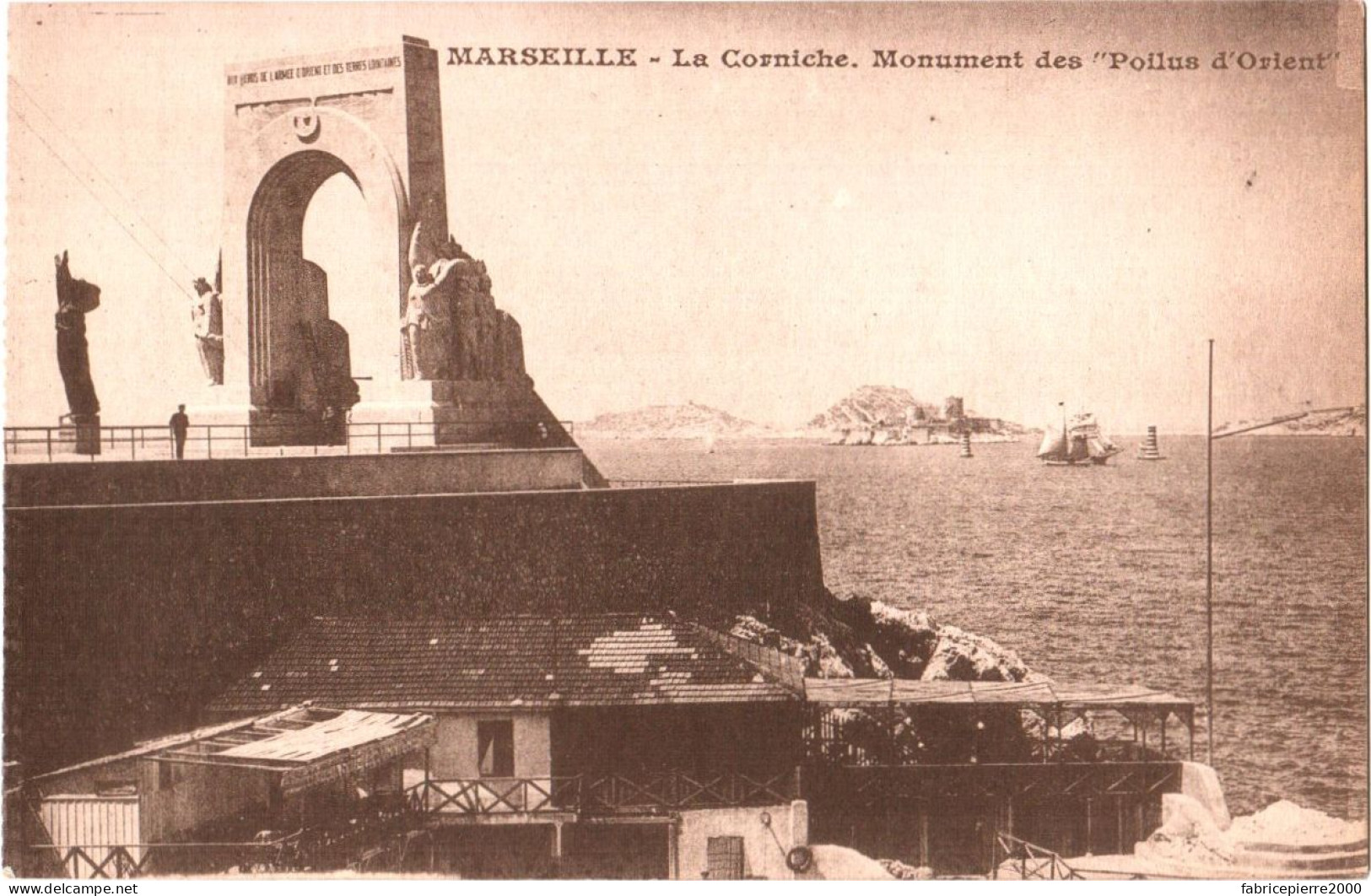 CPA 13 (Bouches-du-Rhône) Marseille - La Corniche. Monument Des "Poilus D'Orient" TBE Avec Un Voilier Au Fond - Monuments Aux Morts