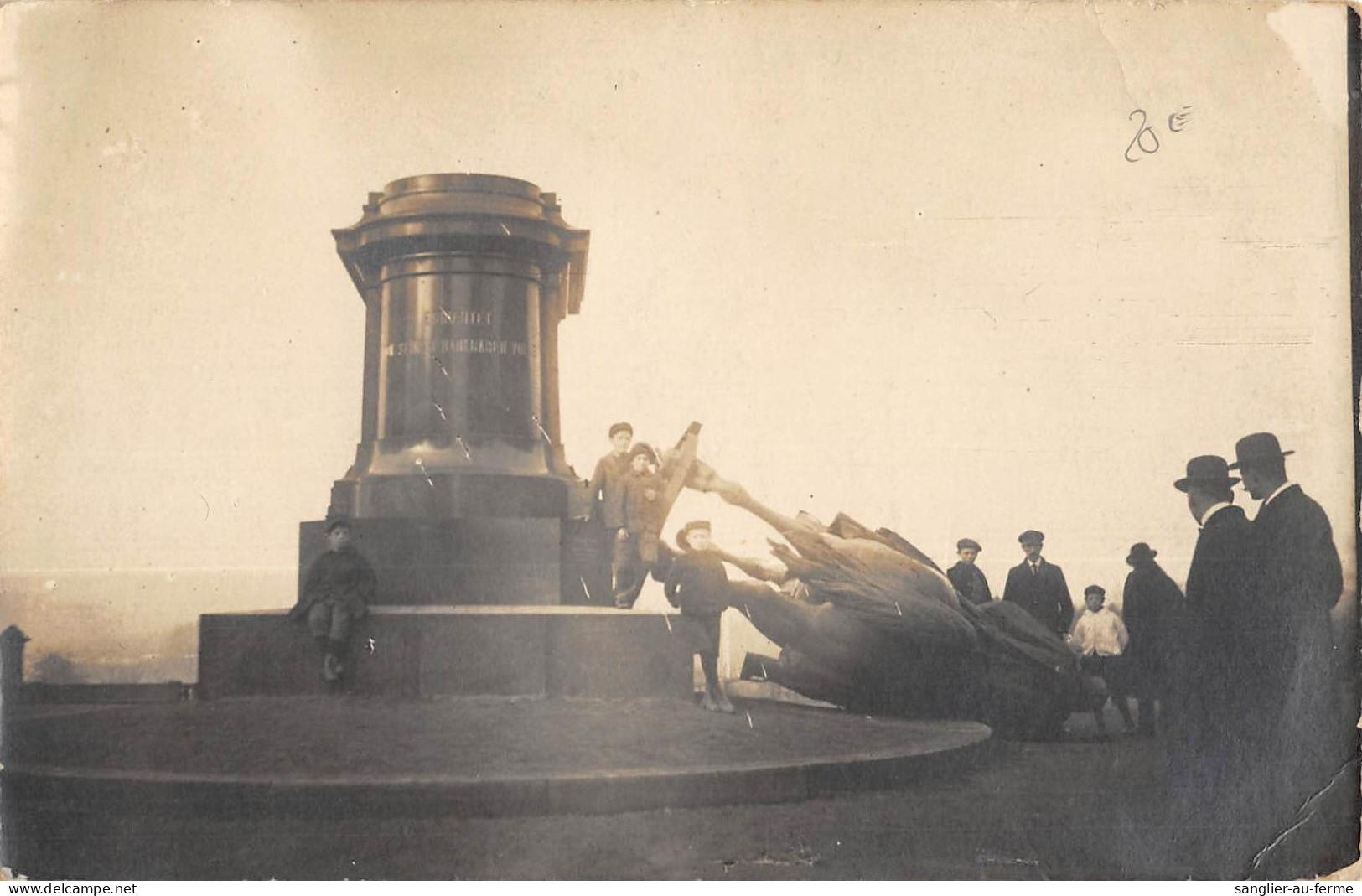 CPA 57 METZ / CARTE PHOTO DE LA STATUE RENVERSEE - Sonstige & Ohne Zuordnung