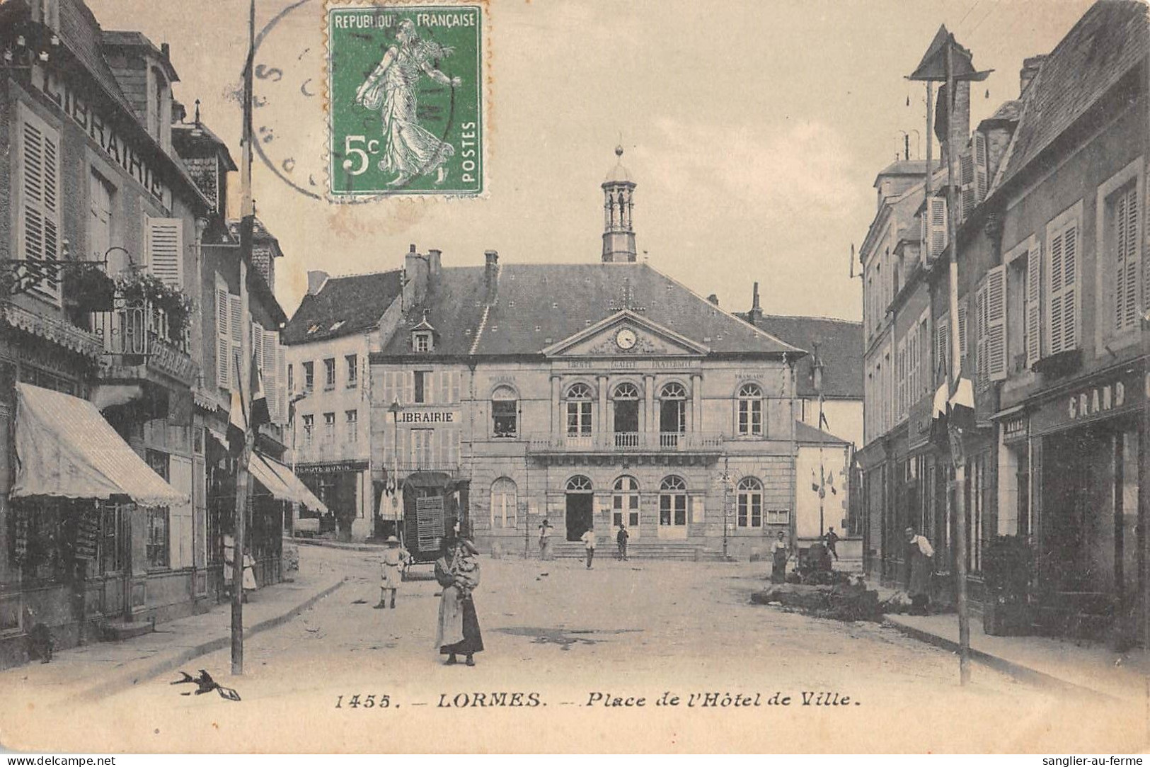 CPA 58 LORMES / PLACE DE L'HOTEL DE VILLE - Andere & Zonder Classificatie