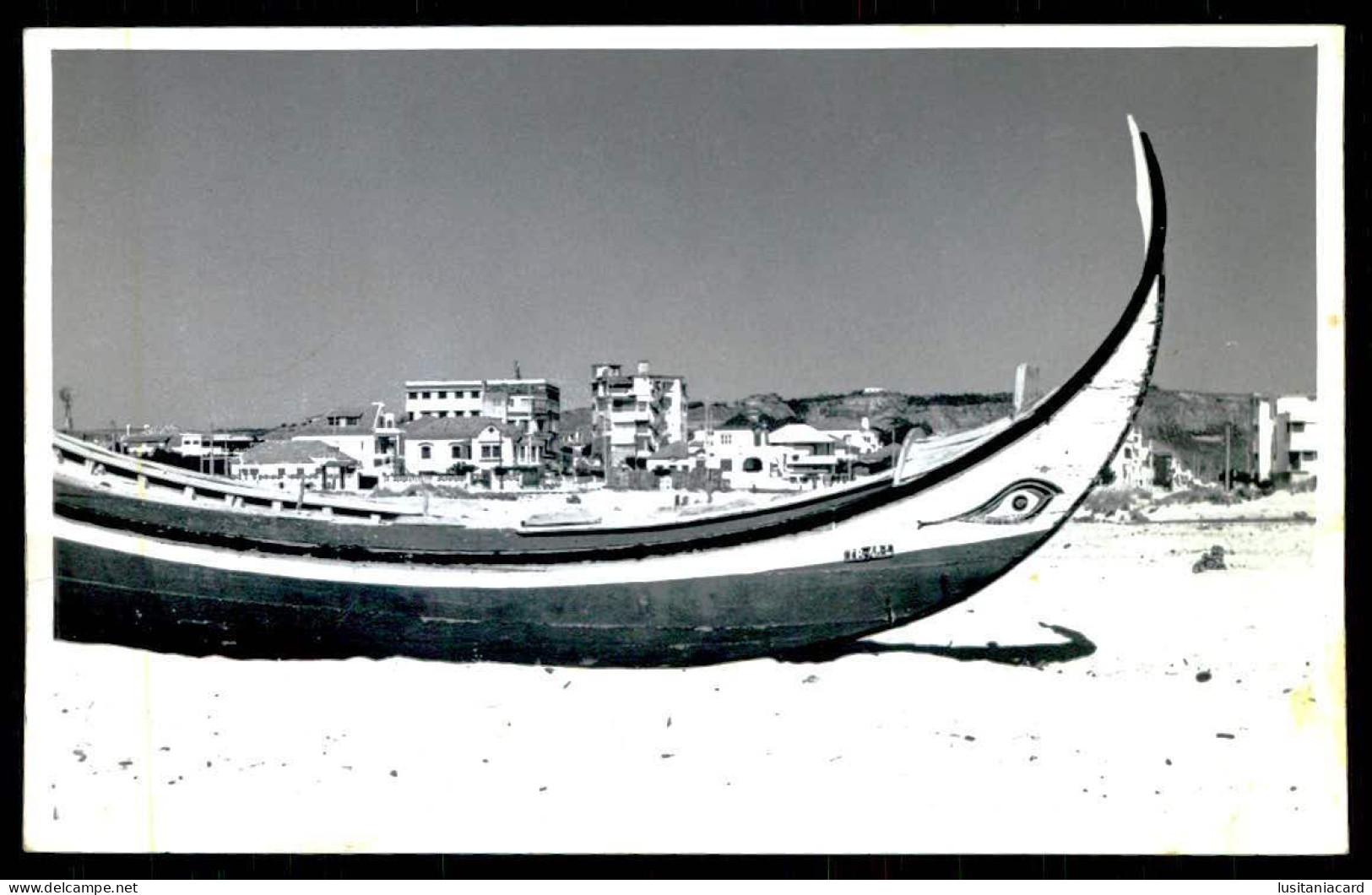 ALMADA - COSTA DA CAPARICA - Barco Na Praia. ( Ed. Selfoto).  Carte Postale - Setúbal