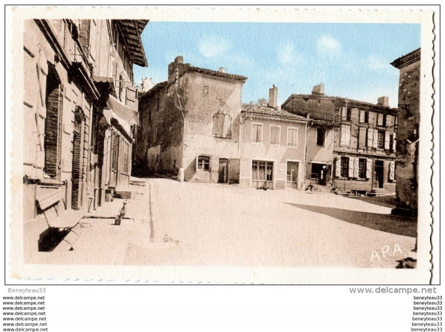 CPA (Réf :H569) 14. MONCLAR-de-QUERCY (TARN-et-GARONNE 82) Place Du Marché De La Volaille - Montclar De Quercy