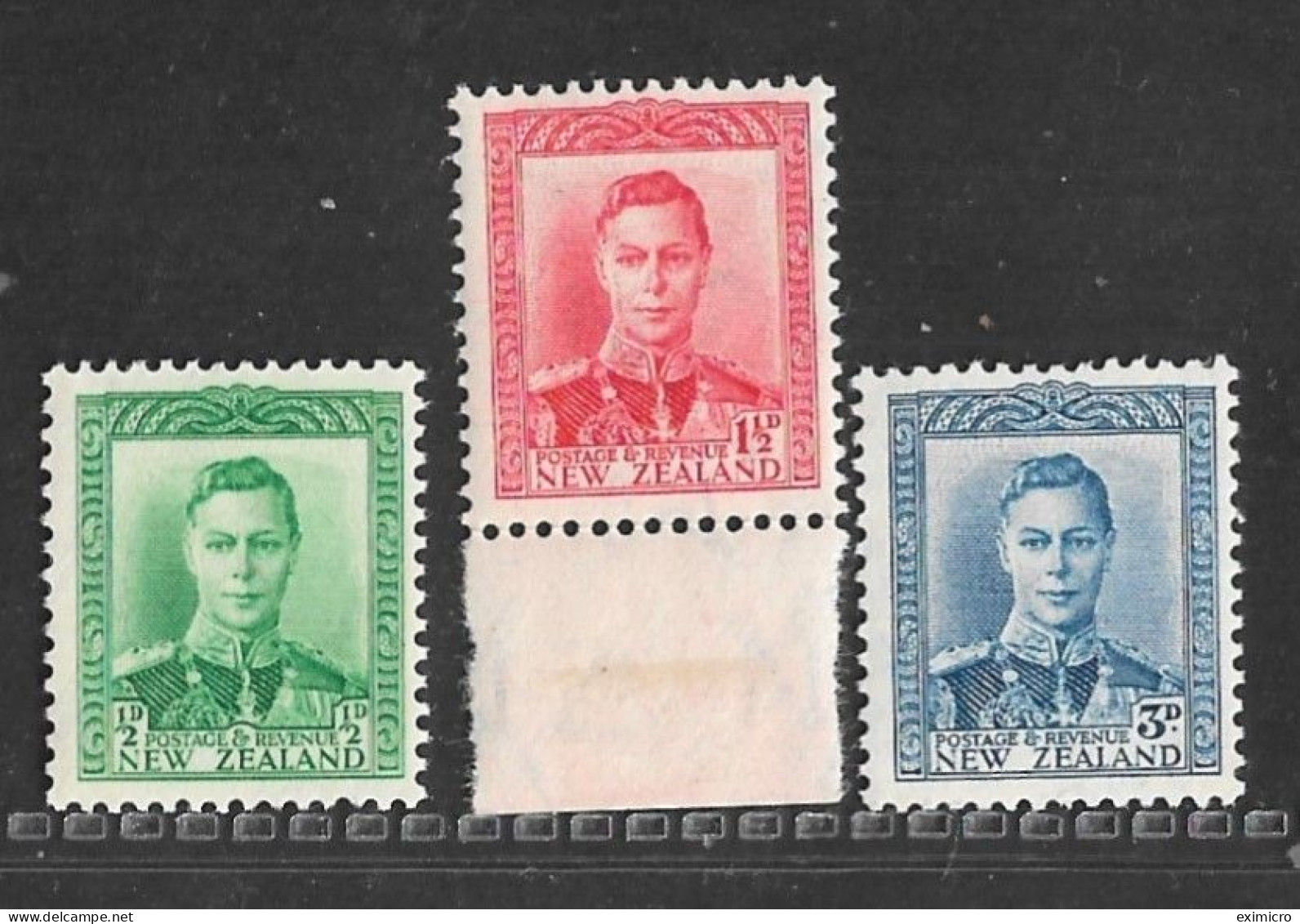 NEW ZEALAND 1938 - 1944  ½d, 1½d, 3d SG 603, 608, 609 UNMOUNTED MINT Cat £5.40 - Neufs