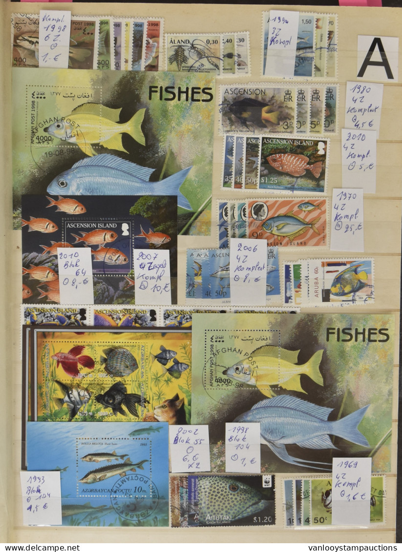 **/0 Fauna : Vissen En Vlinders, Samenstelling In 2 Insteekboeken Met Betere Zegels En Reeksen, Michel Catalogi, Vissen  - Autres & Non Classés