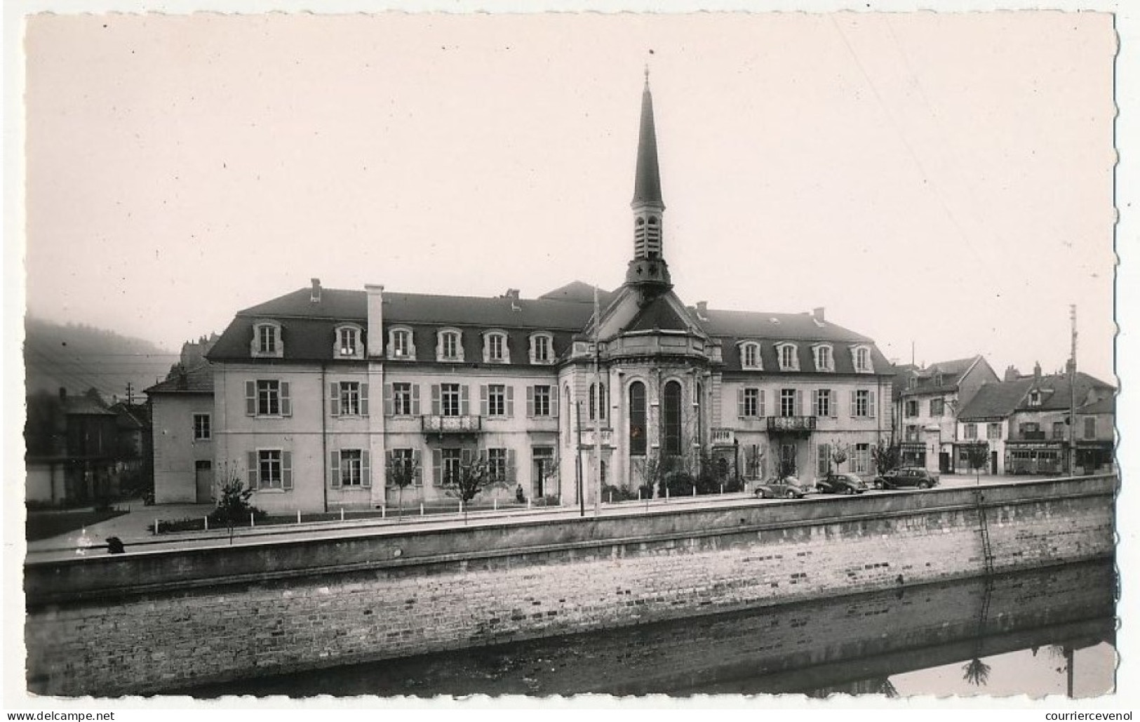 CPSM - VESOUL (Haute-Saône) - L' Hôtel De Ville Vu De Coté, Le Musée - Vesoul