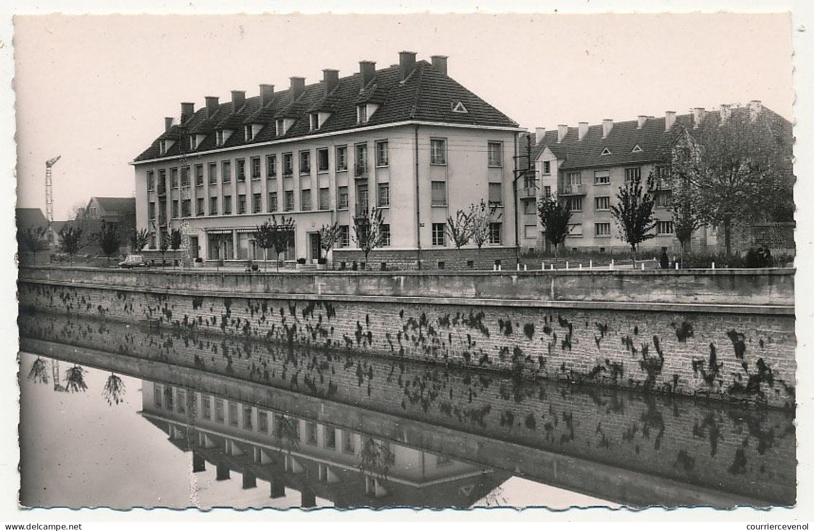 CPSM - VESOUL (Haute-Saône) - Le Durgeon. Vue Des Blocs Quai Yves Barbier - Vesoul