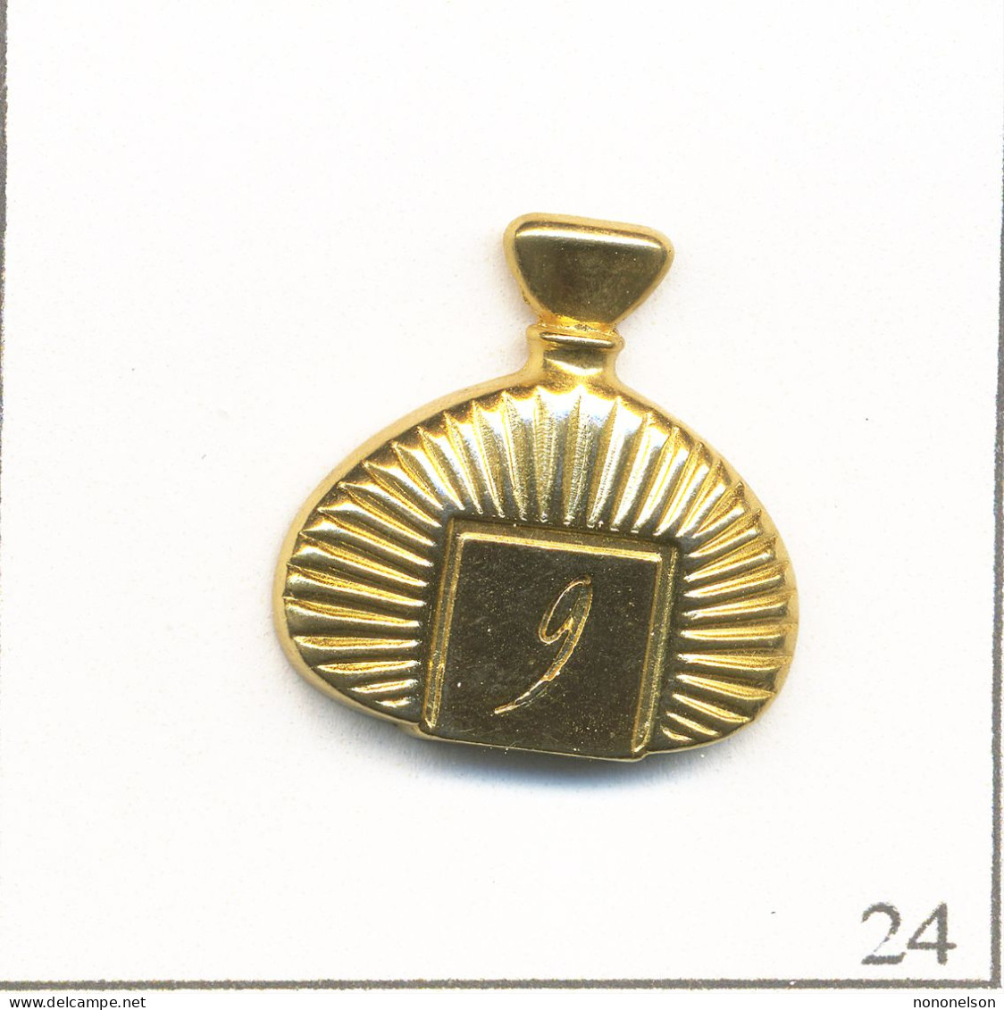 Pin's Mode / Beauté - Parfum / Loris Azzaro “9“ (Aux 9 Plantes Exotiques - 1984). Non Estampillé. Métal Doré. T640-24 - Parfum