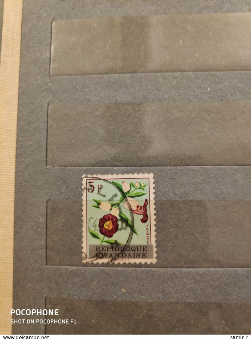 Rwanda	Flowers (F41) - Used Stamps