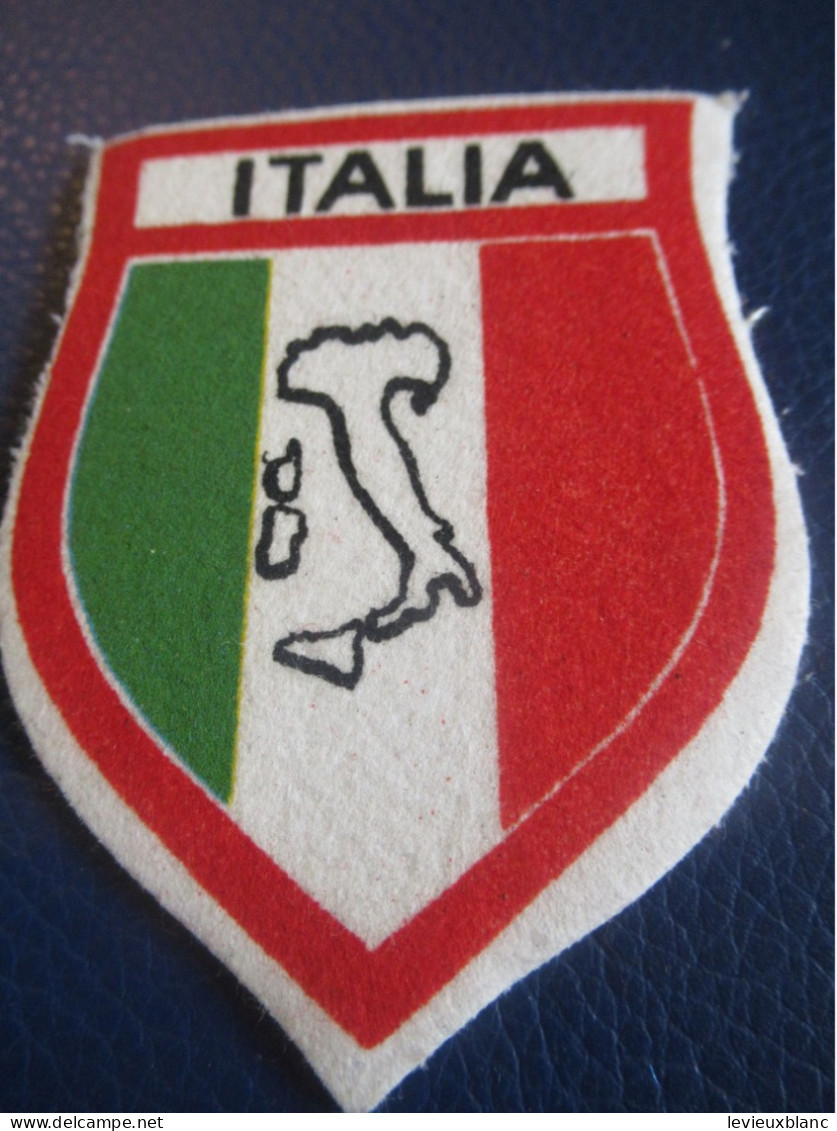 Ecusson Tissu Ancien /ITALIA/Italie/Avec Drapeau Et Contours Du Pays /Vers 1970-1990        ET538 - Stoffabzeichen