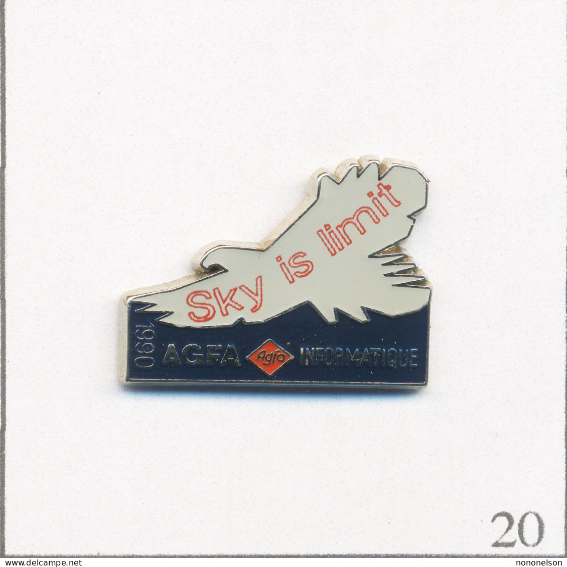 Pin's Bureautique / Informatique - Agfa 1990 “Sky Is Limit“. Estampillé Coinderoux/Corner. Epoxy. T653-20 - Informatique