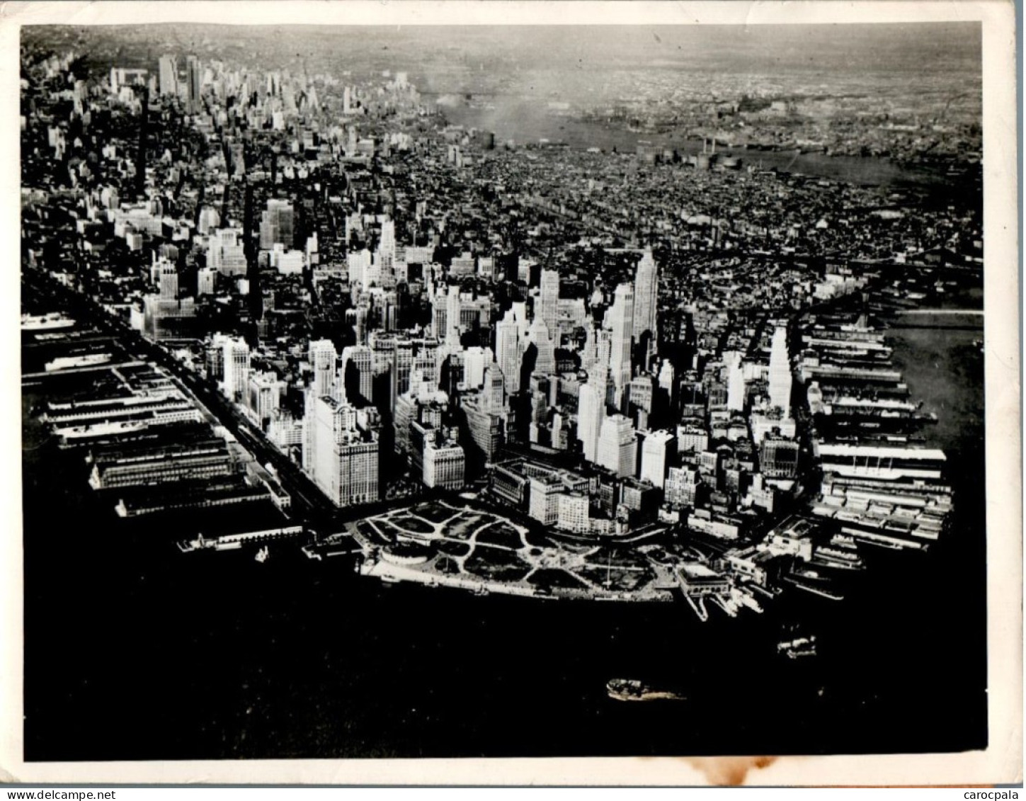 Vers 1945 Ville De Grattes Ciels Et Port Maritime , Au Premier Plan Manhattan , North River Et Est River - Manhattan