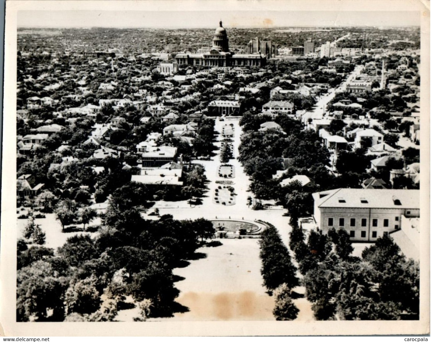 Vers 1945 La Ville D'Austin Larges Avenues , Arbres , Au Fond Siège Du Gouvernement Du Texas - Austin