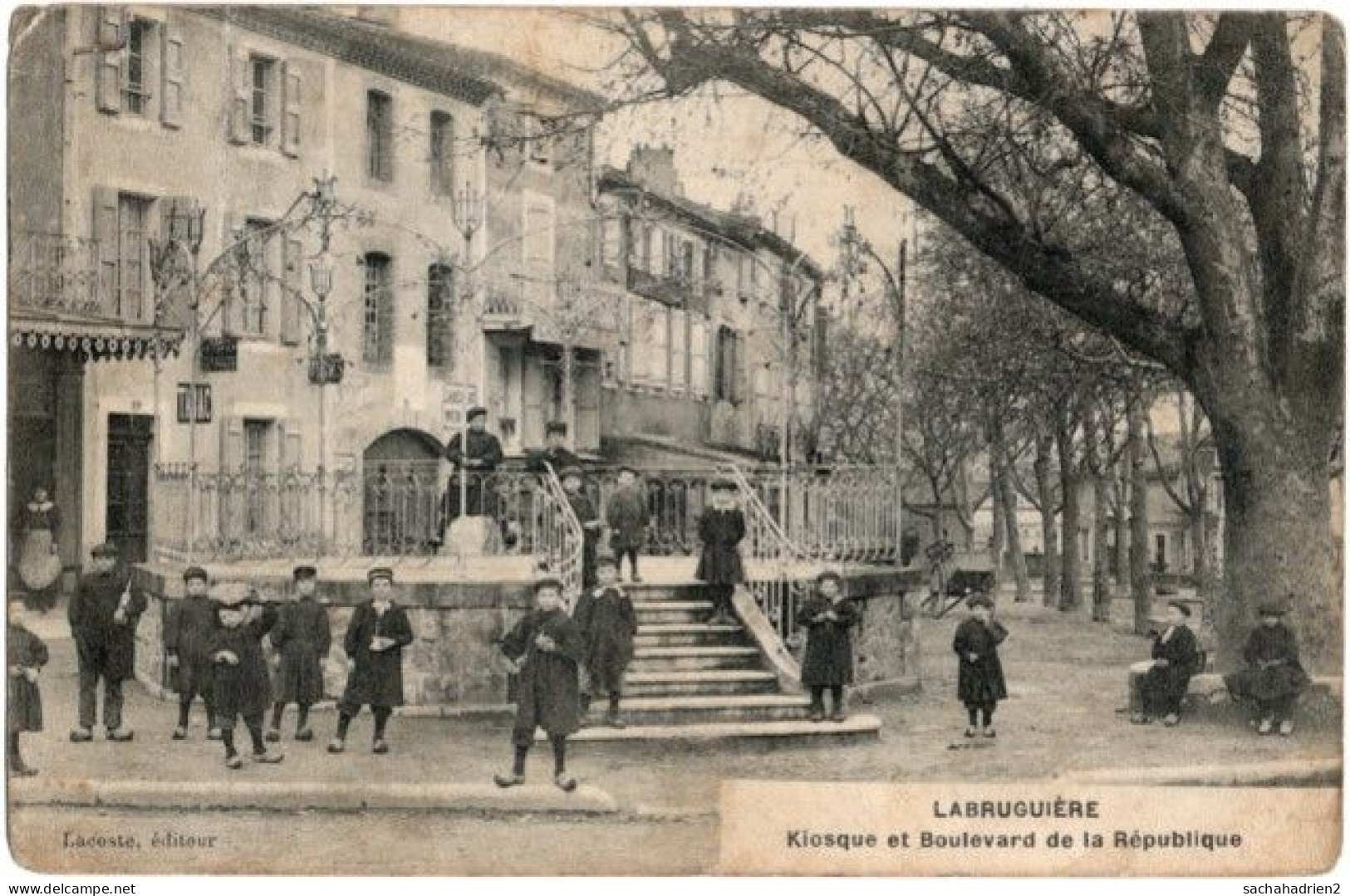 81. LABRUGUIERE. Kiosque Et Boulevard De La République - Labruguière