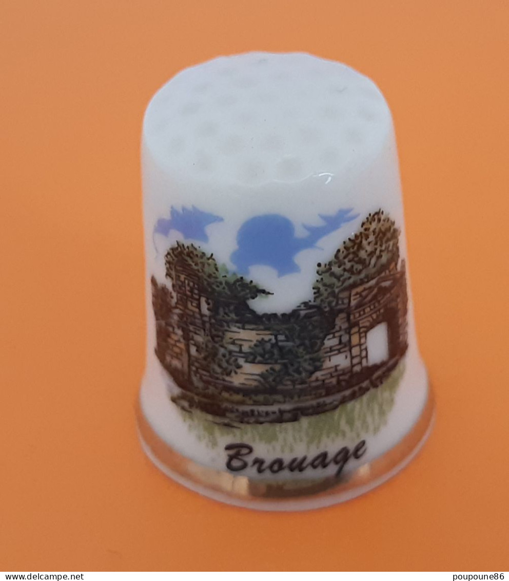 DÉ A COUDRE PORCELAINE - BROUAGE (17)  CHARENTE-MARITIME - Thimbles