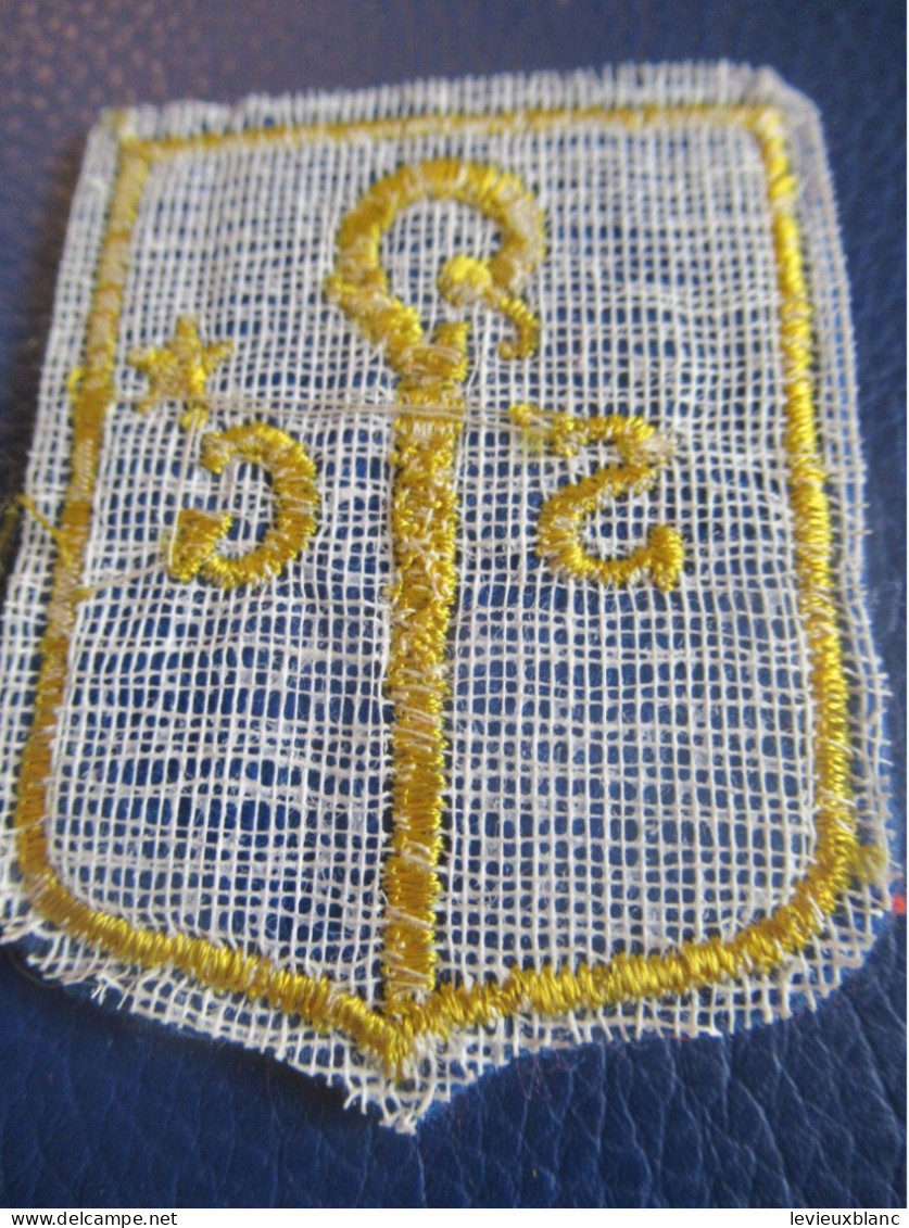 Ecusson Tissu Ancien/ à Déterminer/ Avec Crosse Religieuse  ( ? ) Lettres S G Et étoile  / Vers 1970-1990       ET542 - Patches