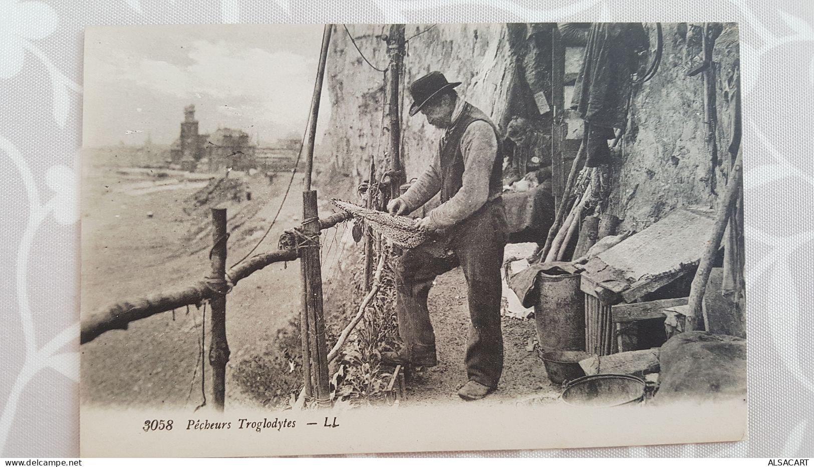 Pecheur Troglodytes - Fischerei