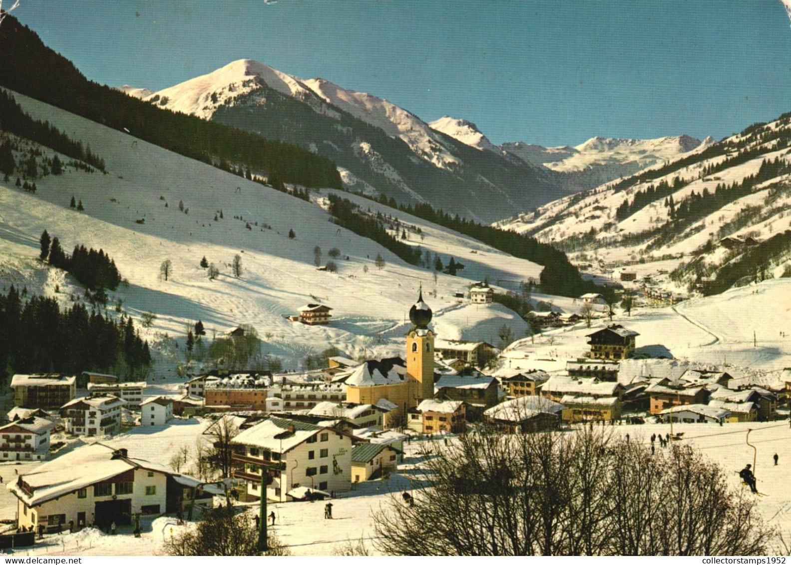 AUSTRIA, SALZBURG, SAALBACH, SKI RESORT, CHURCH, MOUNTAIN, SNOW, WINTER - Saalbach