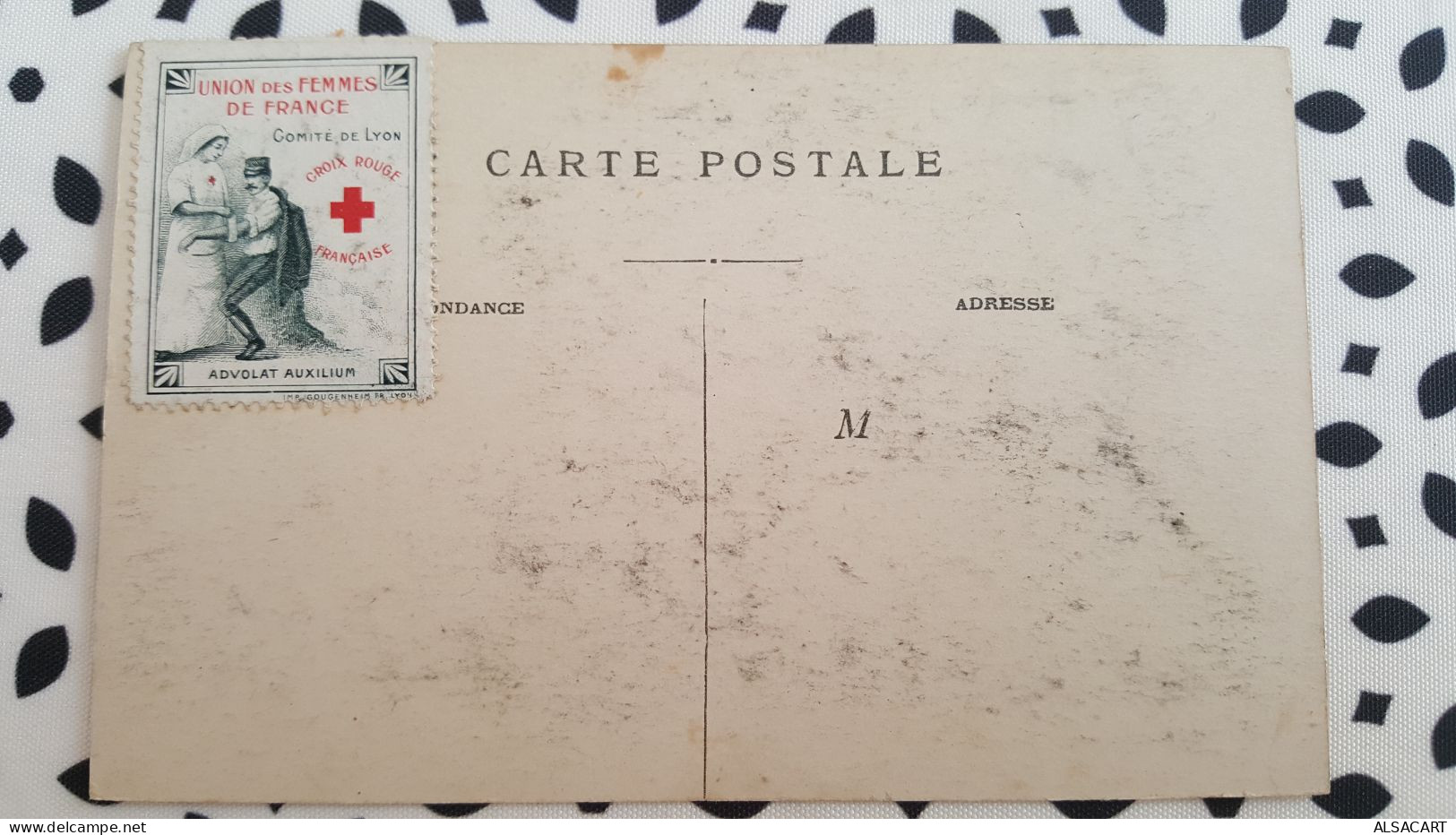 3 Carte Postales , Avec Au Dos Vignettes Croix Rouge - Croix-Rouge