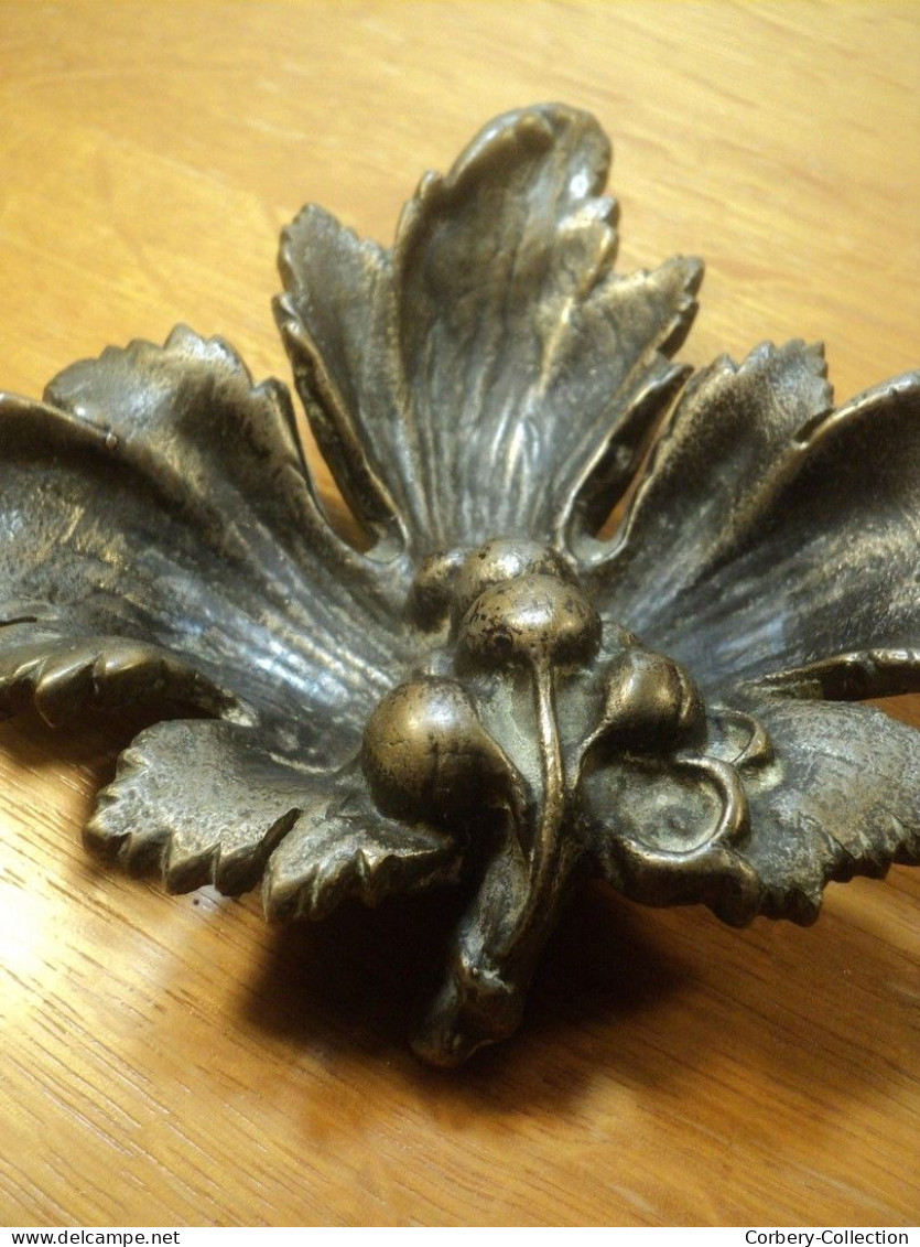 Ancien Cendrier en Bronze Feuille de Vigne Raisin.