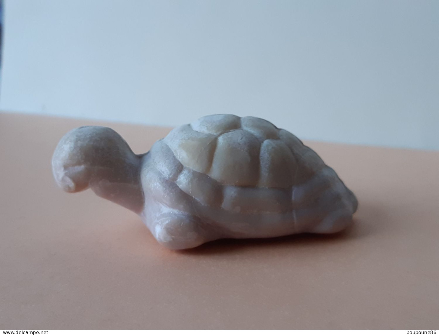 JOLIE MINIATURE DE TORTUE  EN SAVON - Long : 6 Cm - Larg; : 3 Cm - Animals