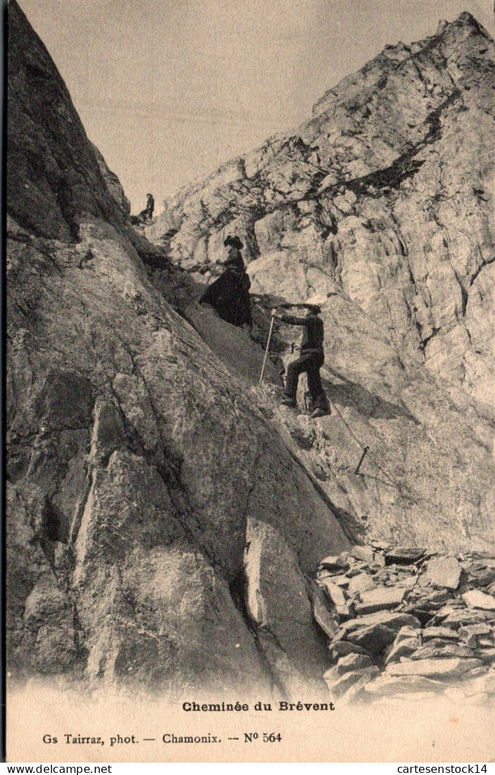 N°111762 -cpa Chamonix -cheminée Du Brévent- - Escalade