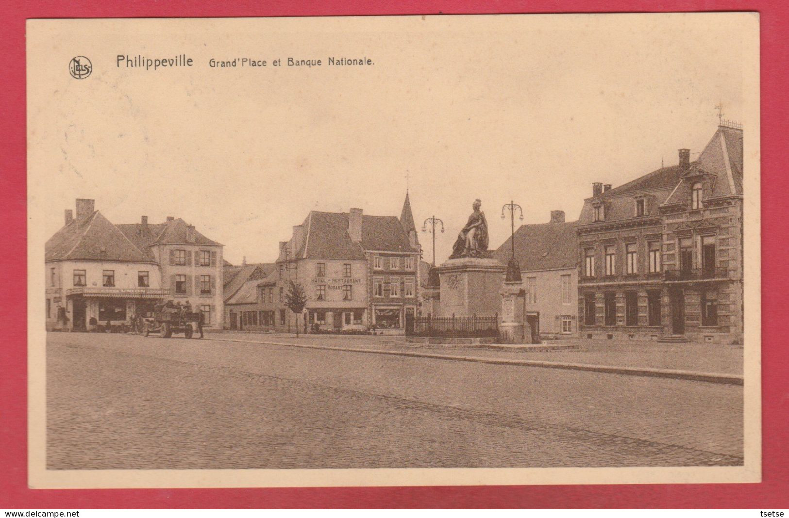 Philippeville - Grand'Place Et Banque Nationale - 1937  ( Voir Verso ) - Philippeville