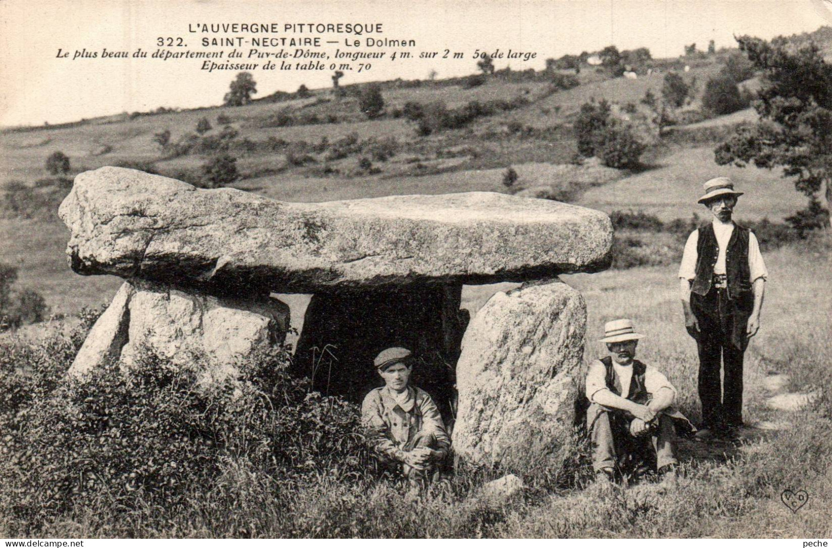 N°111798 -cpa Saint Nectaire -le Dolmen- - Dolmen & Menhirs