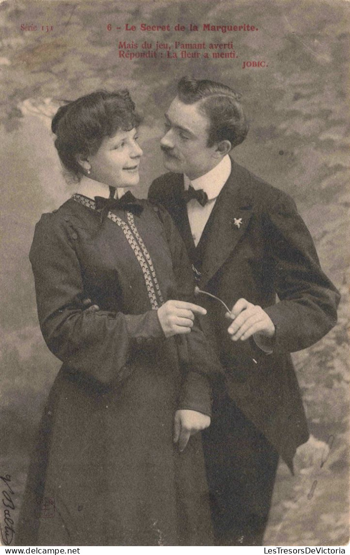 COUPLE - Le Secret De La Marguerite - Carte Postale Ancienne - Paare